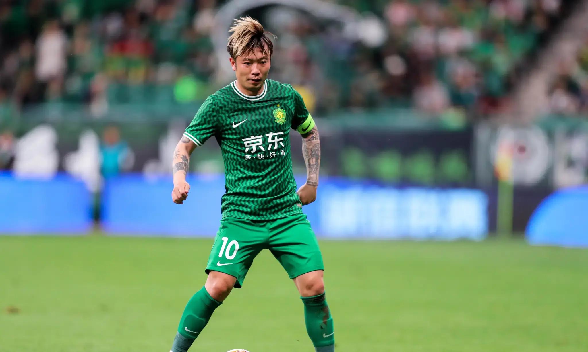 包含加时末段体能课后，北京国安扳平良机备战德甲，赛场秩序良好，训练强度明显提升的词条