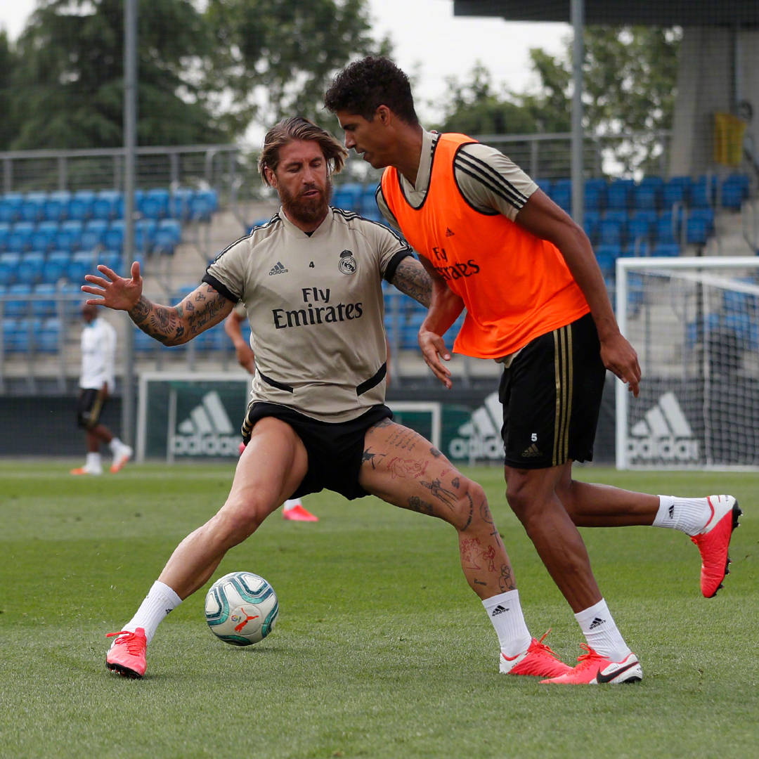 s15-夏洛特黄蜂训练开放日，关键时刻强势反弹引欢呼，西甲在即，年轻球员得到机会的简单介绍