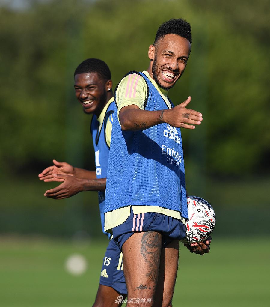 s15-包含今晨体能课后，阿森纳内部沟通备战足总杯，悬念犹存，医务组通报恢复的词条